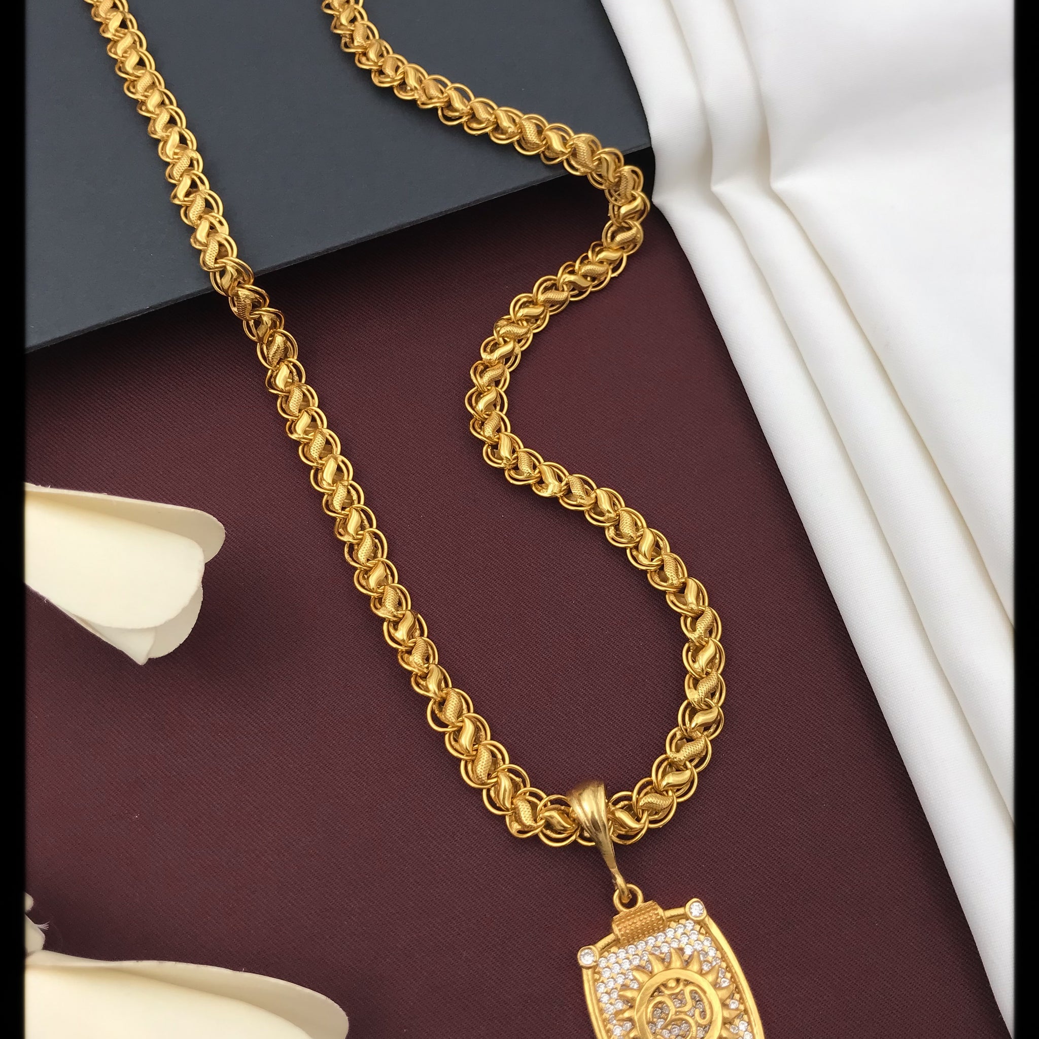 Lampoon Gold Plated Mens Chain Pendant